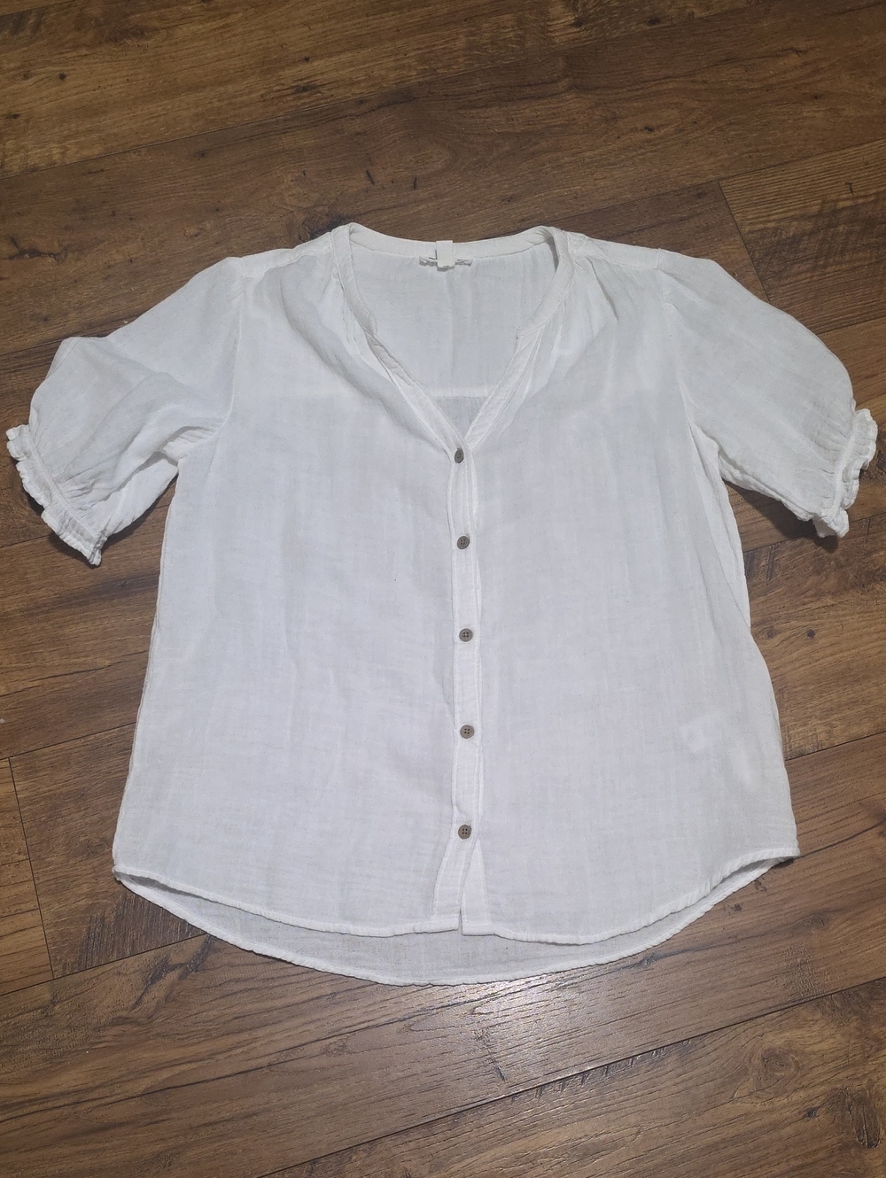 beachlunchlounge White Button-Down Lightweight V-Neck Blouse